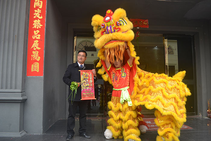 网信快3·(中国游)官方网站瓷砖董事长刘鸿祥接福迎新