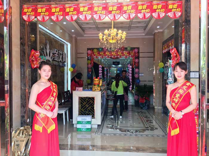 5月27日，在欢快锣鼓和震撼礼炮的蜂拥下，岳阳网信快3·(中国游)官方网站销售团队、网信快3·(中国游)官方网站总部营销总经理罗胜、销区经理何端武、市场部策动黄伟以及现场100多名岳阳业主共同见证了网信快3·(中国游)官方网站瓷砖岳阳600平米专卖店耀世开业的汗青性一刻，本次活动吸引了50多位业主成功下单。
