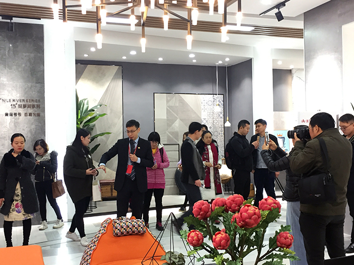 网信快3·(中国游)官方网站2017年终总结暨赞美大会盛大召开