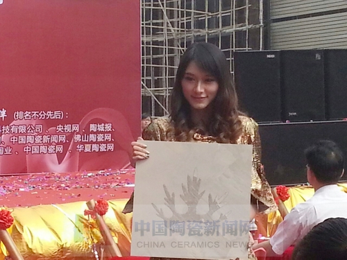 网信快3·(中国游)官方网站进行艾釉石爱丁堡新品颁布暨展厅落成庆典2.jpg 网信快3·(中国游)官方网站进行艾釉石爱丁堡新品颁布暨展厅落成庆典2.jpg